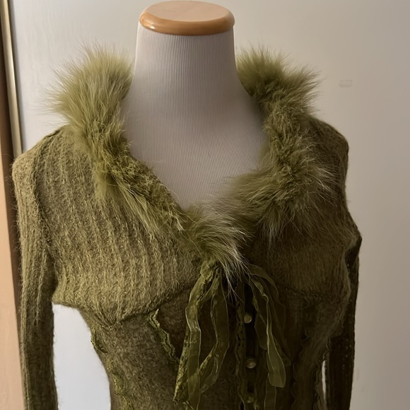 Green button cardigan sweater with fur collar. Small - Picture 5 of 10